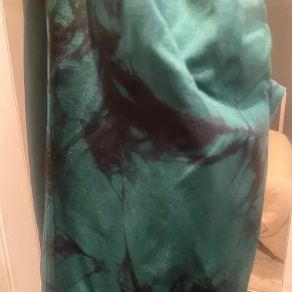 Women's Green Tie-Dye Leggings - Picture 5 of 6